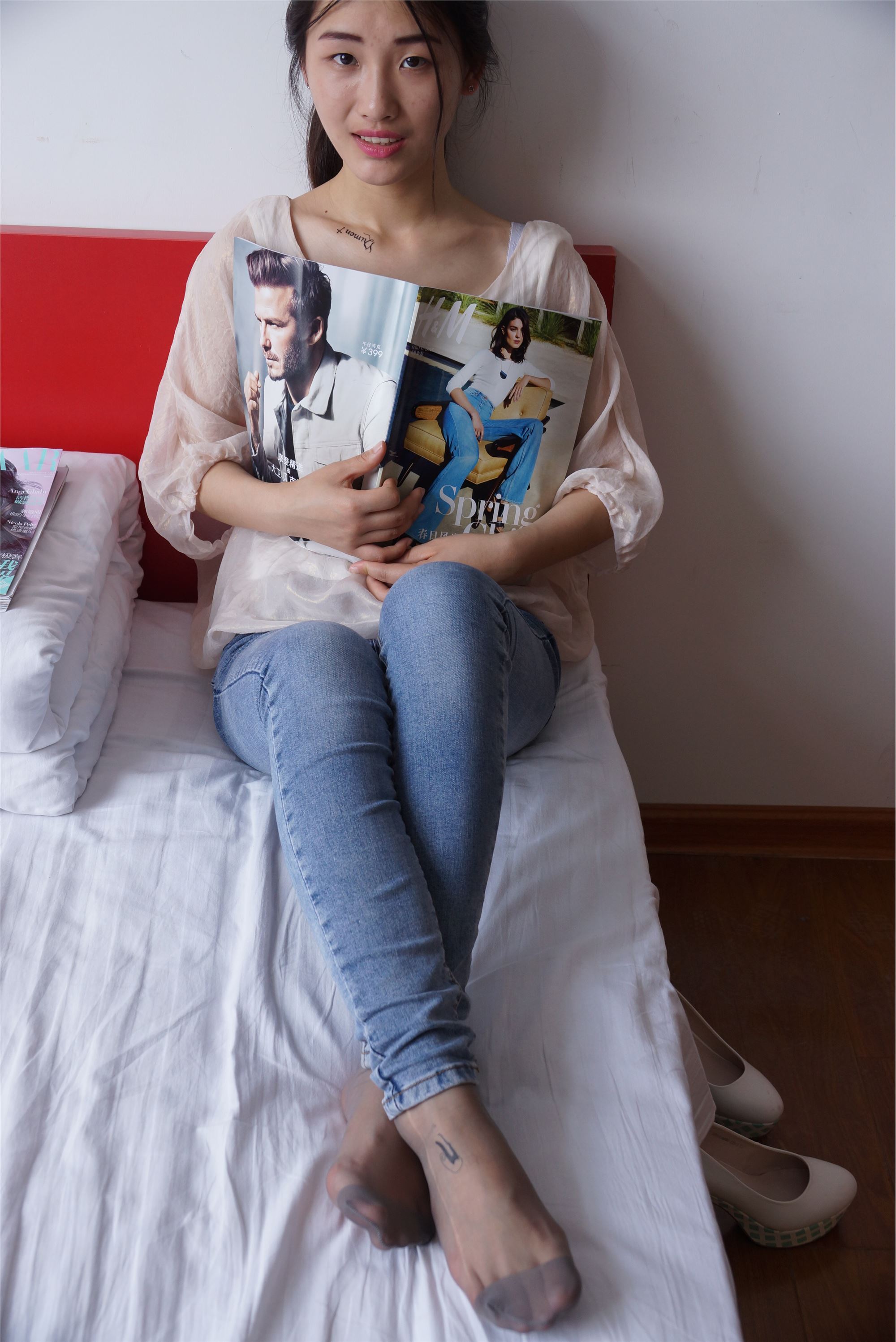 自由摄影 No.005 惬意的周末经典短灰丝陪你看看书